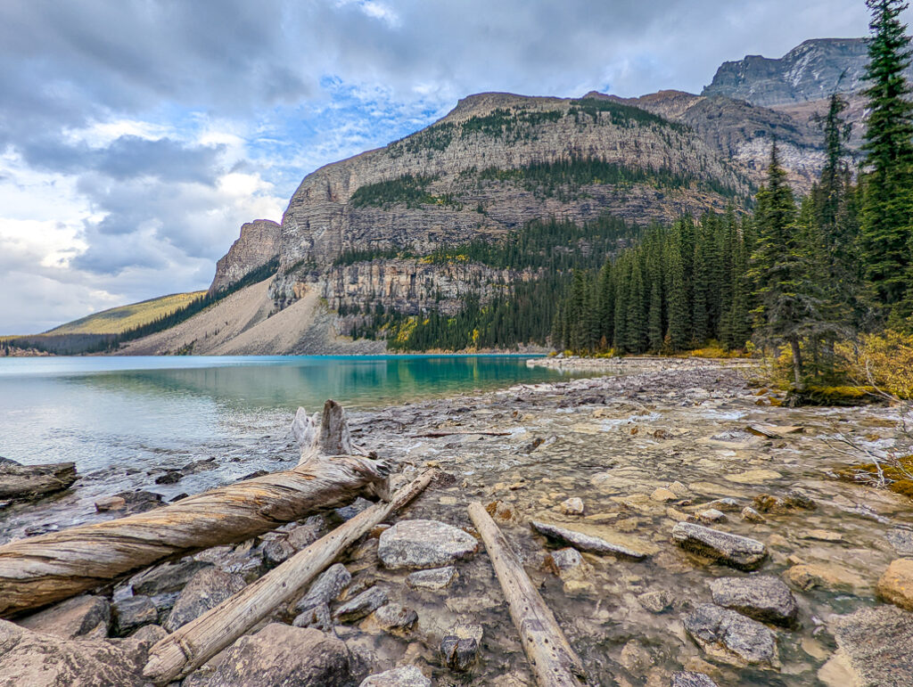 دریاچه مورین (Moraine Lake)