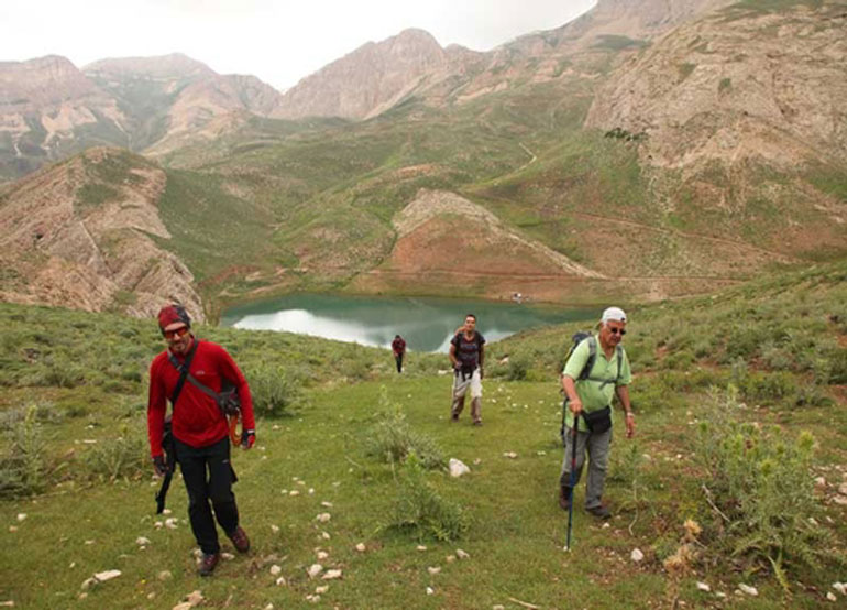 کوه نوردی در دریاچه لزور