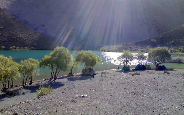 طبیعت گردی در دریاچه گهر