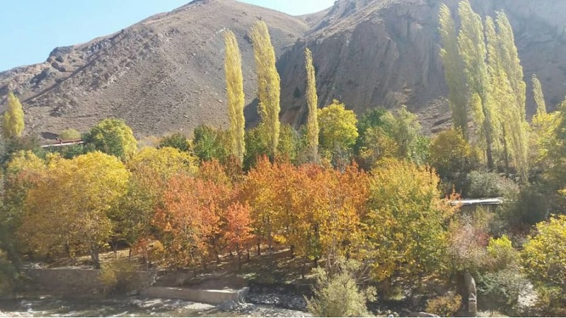 روستای آبنیک شبیه به بالادست شعر سهراب است