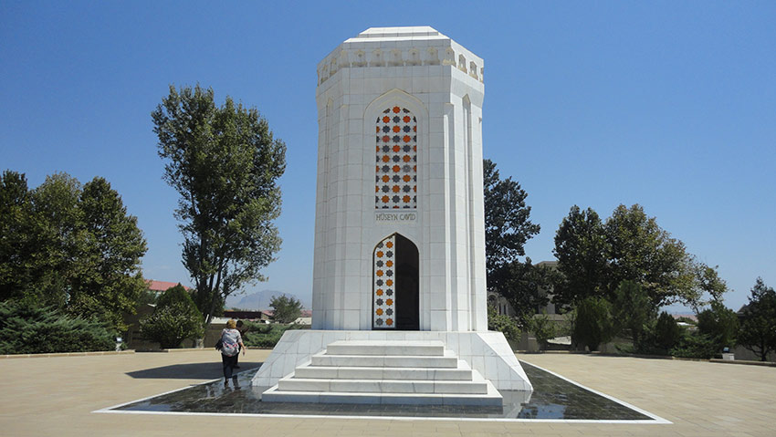 مقبره حسین جاوید از جاهای دیدنی نخجوان