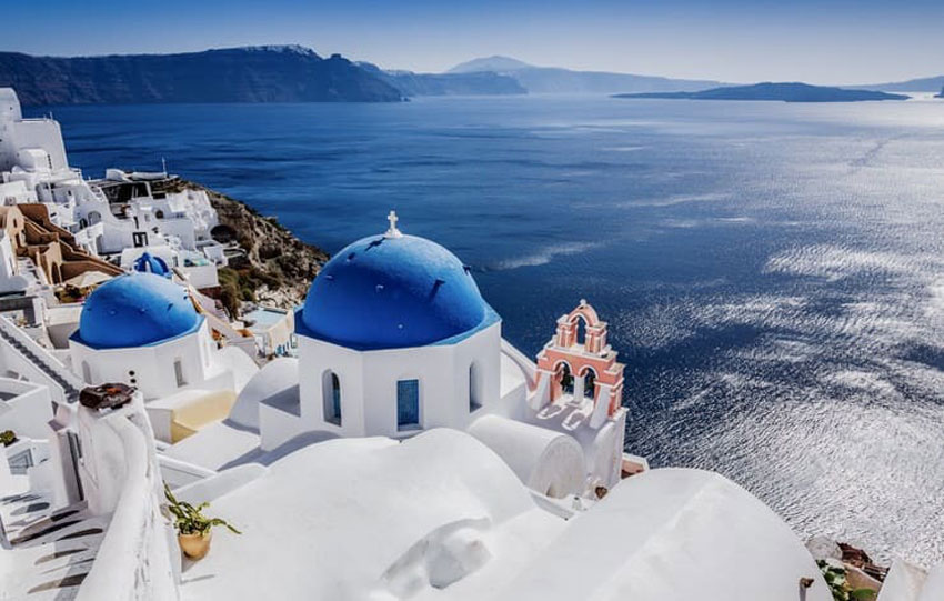 pic 19 The view of Oia village and Santorini caldera