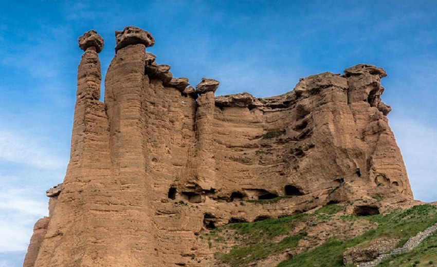 قلعه بهستان از جاهای دیدنی زنجان