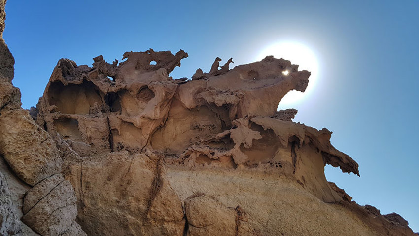 دره مجسمه از جاهای دیدنی جزیره هرمز